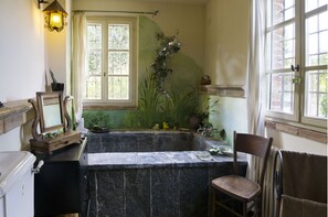 Fridge, microwave, oven, stovetop - Swimming pool villa with private chef on request (Tabiano Bagni (PR))