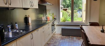 3 rooms, 2 bathrooms, near centre, free parking, free wifi, sunny garden