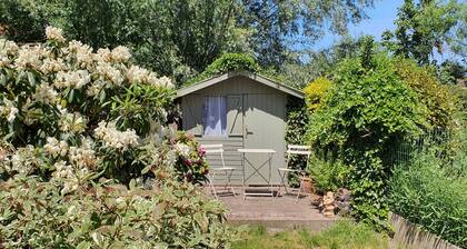 3 chambres, 2 salles de bain, 3 min du centre, parking gratuit, wifi gratuit, jardin ensoleillé