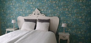 3 slaapkamers, een strijkplank/strijkijzer, reisbedje, wifi