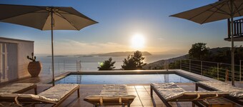 Votre villa de vacances accueillante avec piscine, jardins et une vue magnifique!