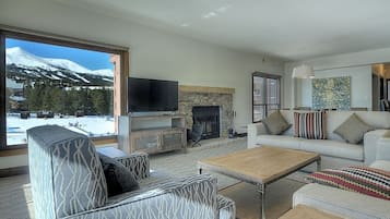 Condo, 2 Queen Beds (Mountain Elegant) | Living room | Flat-screen TV