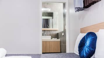 Soundproofing, free WiFi, bed sheets