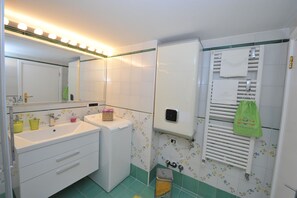 Shower, hair dryer, bidet, towels - Il Corallo VICTOR'S HOUSE Apartment (Sant'Agnello)