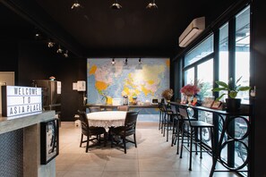 Coin salon dans le hall
