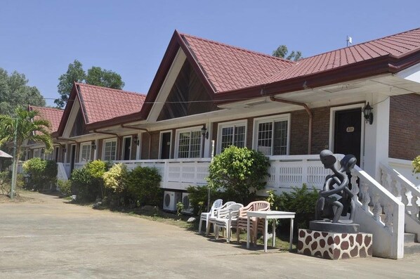 Property grounds - Coco Paradise Beach Resort (Currimao)
