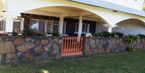 Property entrance - Villa Michou (Surinam)