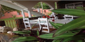 Outdoor dining - Villa Michou (Surinam)