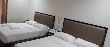 Chambre familiale | Bureau, accĂšs au Wi-Fi (inclus), literie fournie