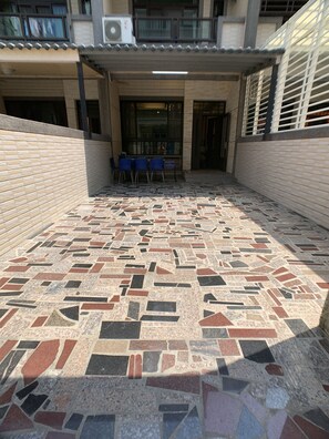 Property entrance - Happiness Road (Hengchun)