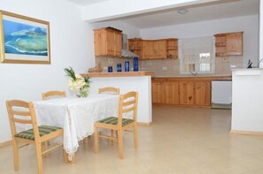 Villa | Eigene Küche | Großer Kühlschrank, Mikrowelle, Ofen, Herdplatte