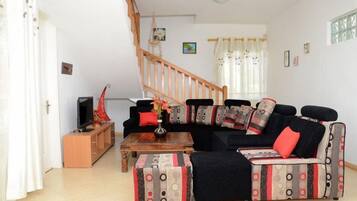 Villa | Wohnzimmer | Flachbildfernseher