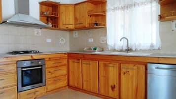 Villa | Cuisine privée | Grand réfrigérateur, micro-ondes, four, plaque de cuisson