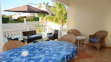 Villa | Terrace/patio