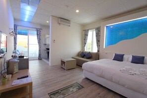 Standard Double Room, Balcony (206) - Found Hostel (Hengchun)