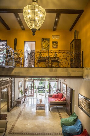 LED TV, first-run movies - Avalon Ubud Villas (Ubud)