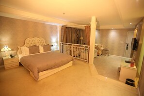 Minibar, in-room safe, desk, blackout drapes - F Hotel Liaobu (Dongguan)