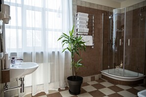 Deluxe Duplex | Bathroom - Park-Hotel Golosievo (Kyiv)