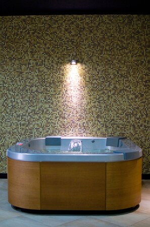 Indoor spa tub - Park-Hotel Golosievo (Kyiv)