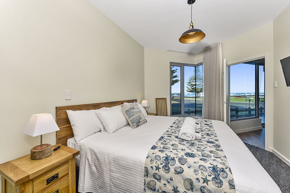 Two-Bedroom Ground Floor Apartment with Ocean View - De Mole | 2 bedrooms, desk, soundproofing, iron/ironing board