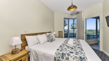 Two-Bedroom Ground Floor Apartment with Ocean View - De Mole