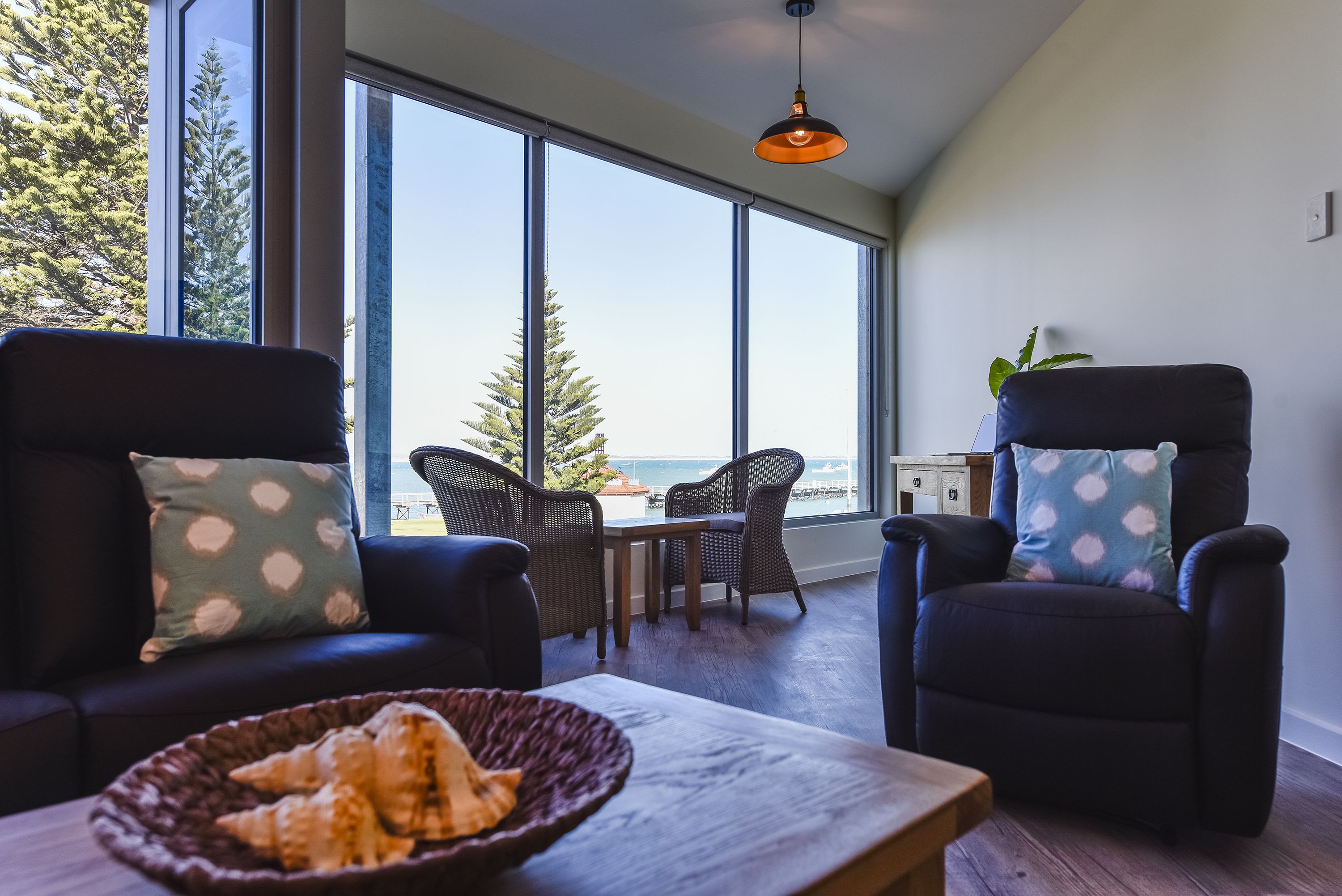 Huoneisto, 2 makuuhuonetta, valtamerinäköala (Westrock) | Oleskelualue | Taulutelevisio, takka