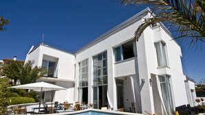 A modern white building with large windows and a pool area. - Villa Feniks (Medulin)