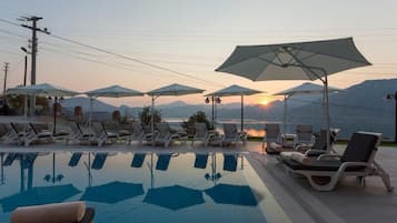 Seasonal outdoor pool, pool umbrellas, sun loungers