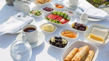 Gratis frukost med lokala rätter varje dag