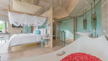 TreeHouse Villa | Bathroom | Separate bathtub and shower, deep-soaking bathtub