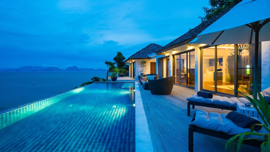 TreeHouse Villas - Adults Only