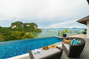 HillTop Pool Villa | Premium bedding, in-room safe, desk, laptop workspace