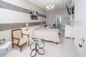 Suite Royal, 1 Tempat Tidur Queen, jet tub | Pemandangan dari kamar