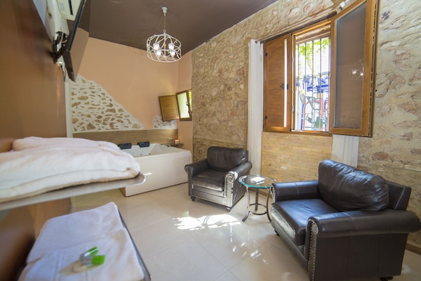 Romantic Suite, Jetted Tub | Individually decorated, individually furnished, desk, soundproofing