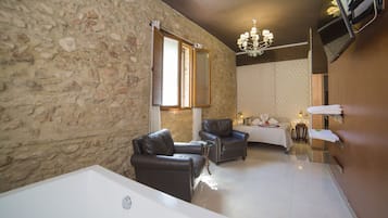 Romantic Suite, Jetted Tub | Individually decorated, individually furnished, desk, soundproofing