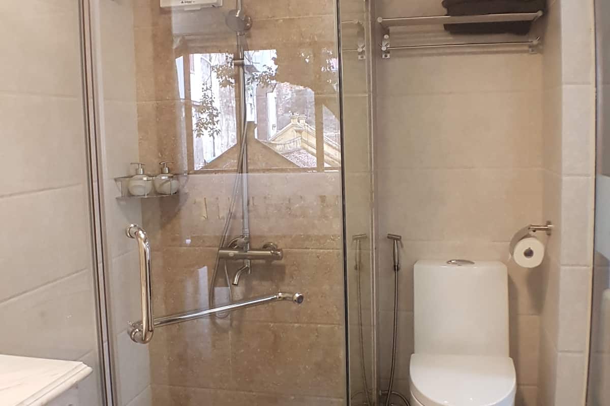 shower, free toiletries, hair dryer, bathrobes