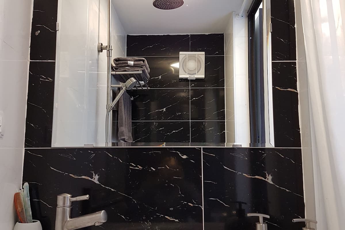 superior double room | bathroom sink