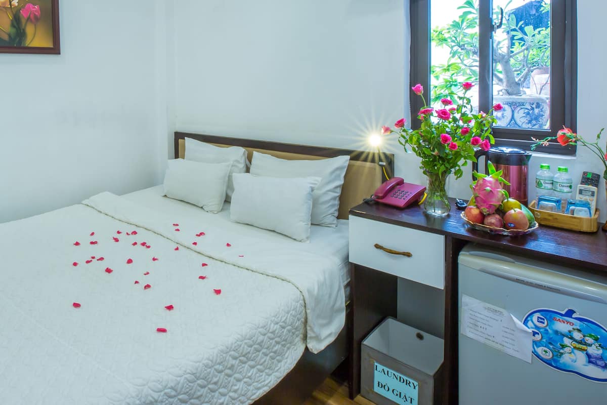 Superior Double Room | Minibar, desk, blackout drapes, WiFi (free)