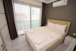 Comfort-Suite, 2 Schlafzimmer, Meerseite | Hochwertige Bettwaren, Schreibtisch, Bügeleisen/Bügelbrett