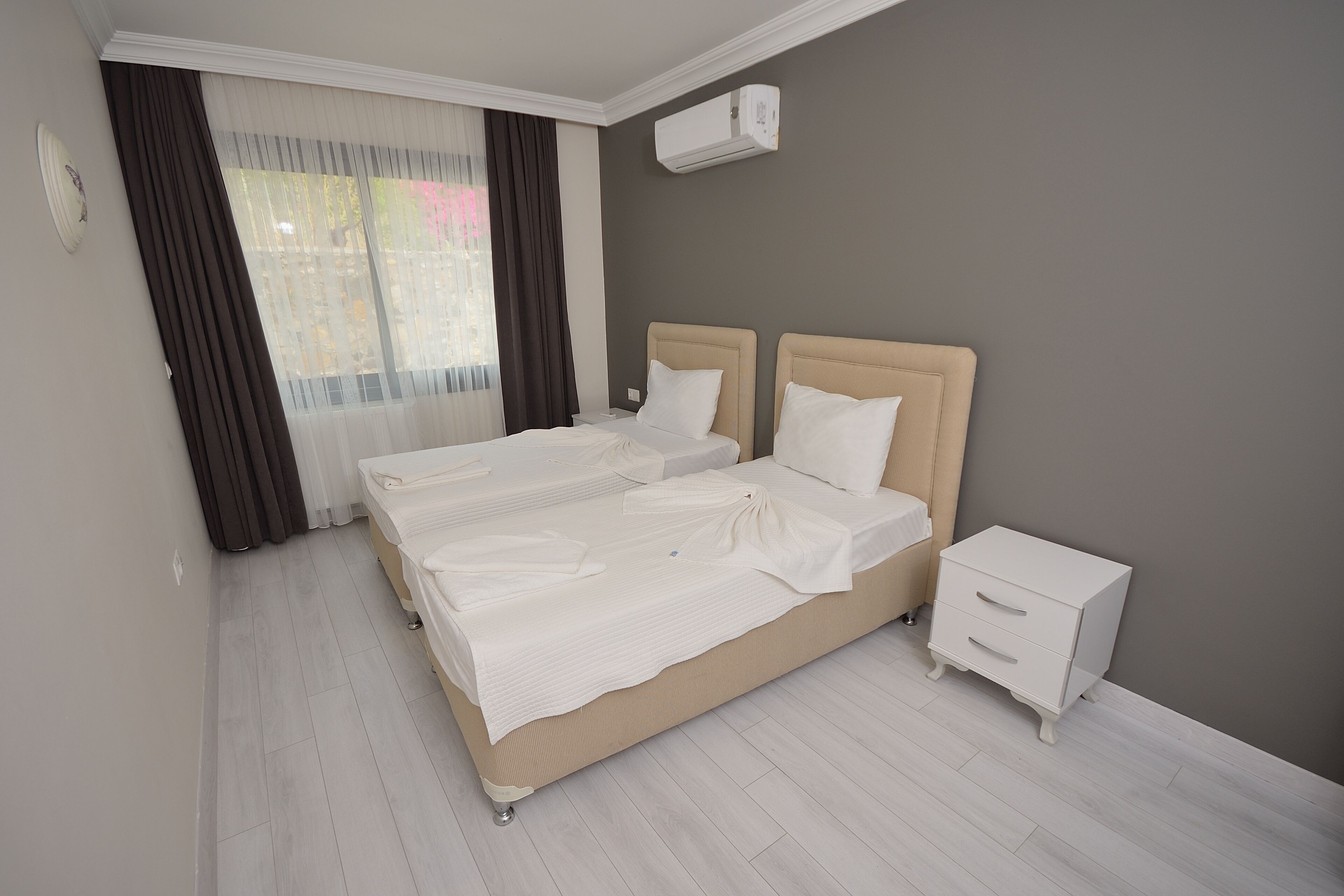 Ropa de cama de alta calidad y escritorio 