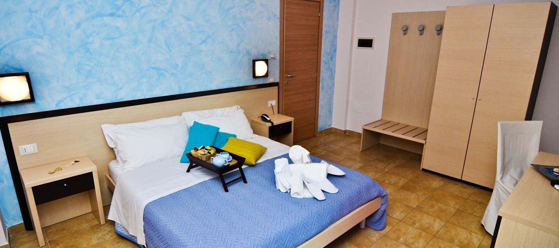 Een kluis op de kamer, een bureau, gratis babybedden, gratis wifi