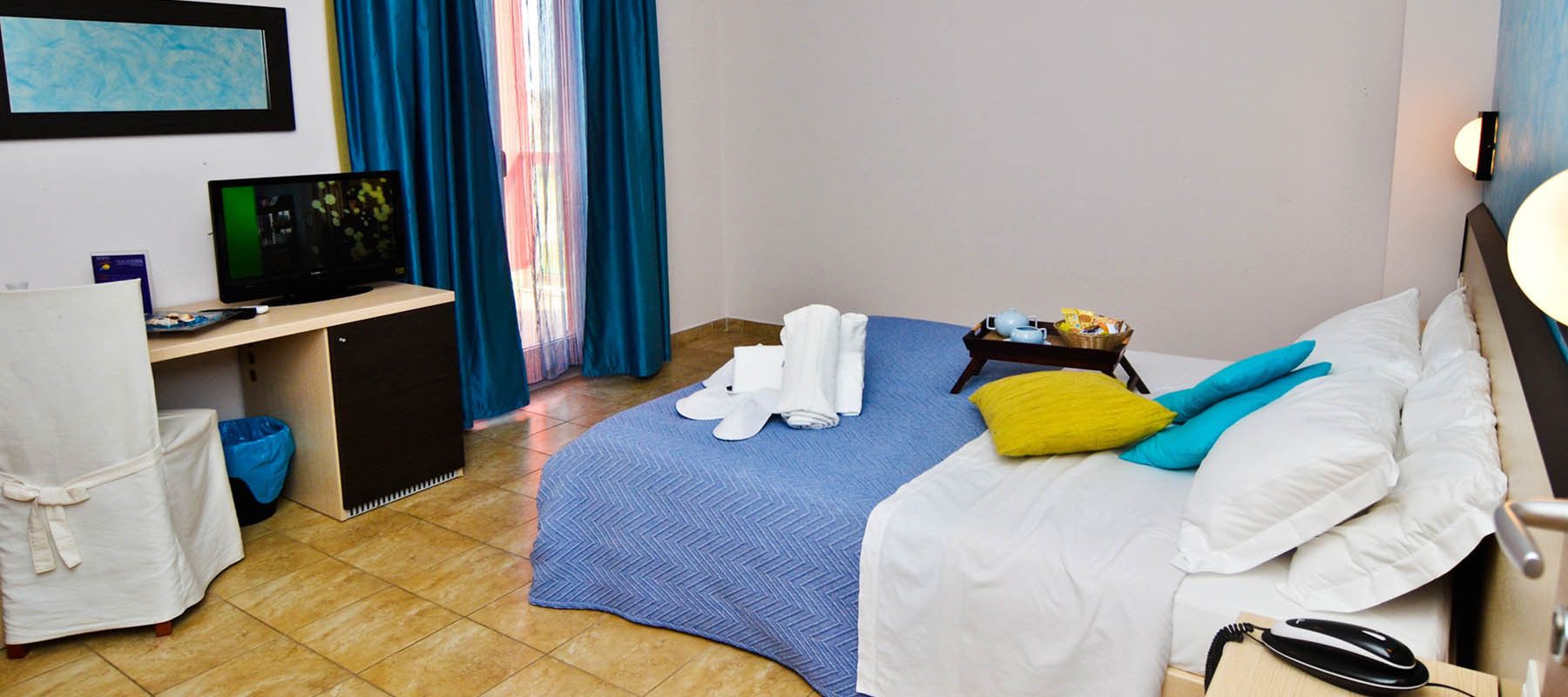double room | in-room safe, desk, free cots/infant beds, free wifi
