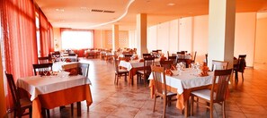 Frokost, lunsj og middag serveres, regionale retter 