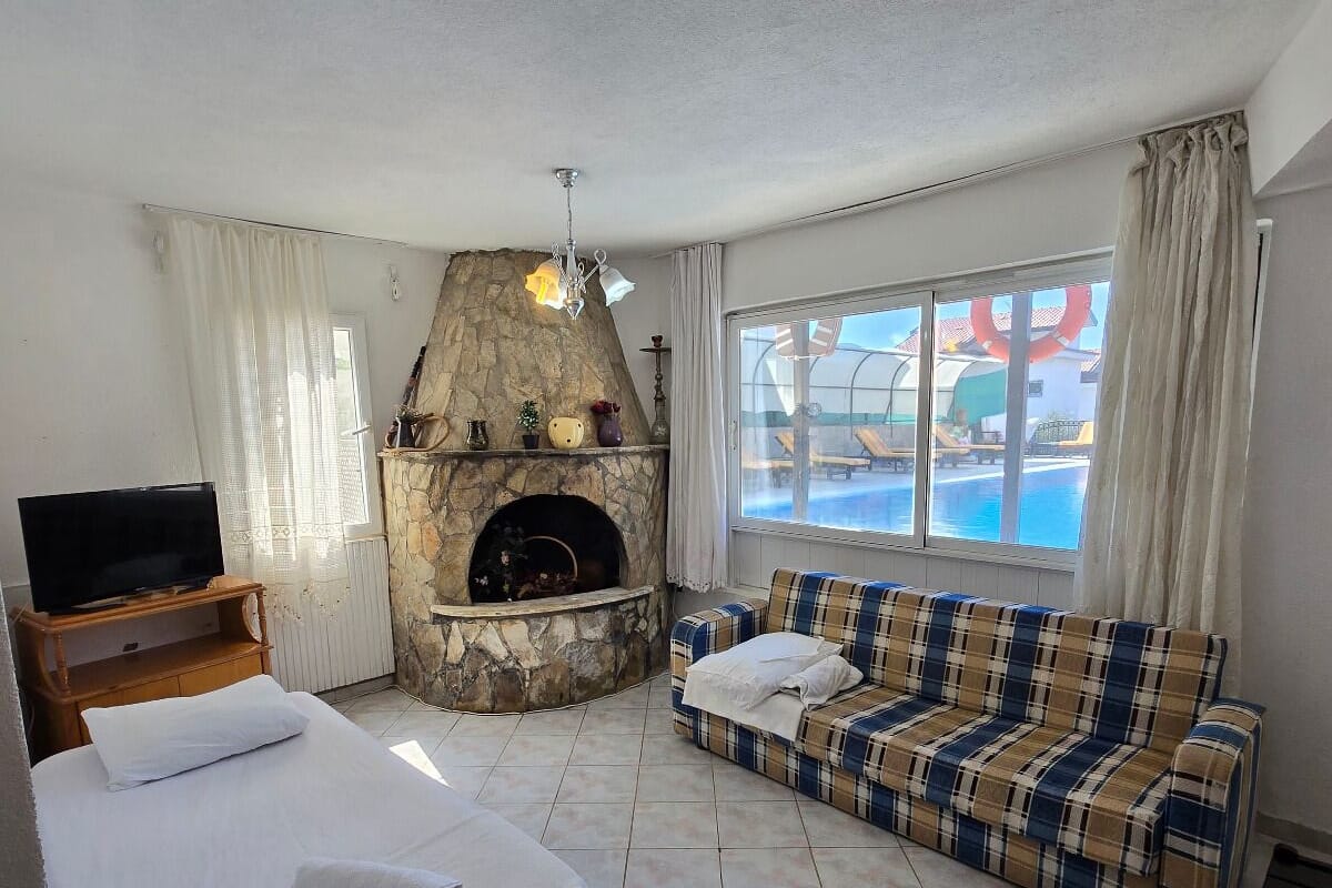 Apartment, 1 Bedroom | 1 bedroom, individually decorated, individually furnished, desk