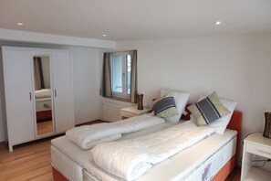 Appartement Duplex Familial, 2 chambres, cuisine | Chambres insonorisées, fer et planche à repasser, Wi-Fi gratuit