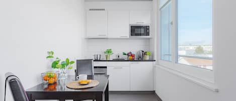 Studio, Kitchenette | Private kitchen