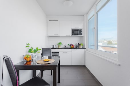 Studio, Kitchenette | Private kitchen | Fridge, microwave, stovetop, dishwasher