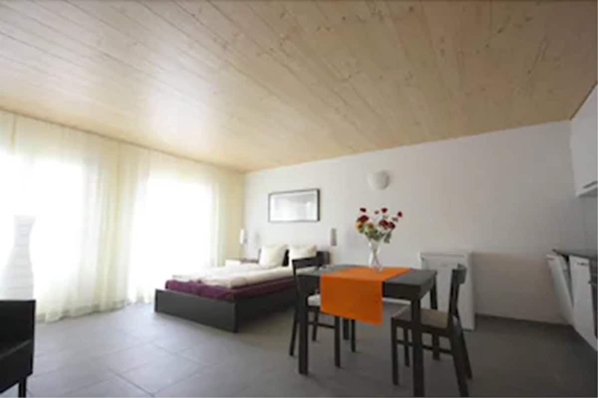 Studio, Kitchenette
