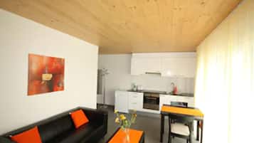Apartment, 1 Bedroom, Kitchenette | Private kitchen | Fridge, microwave, stovetop, electric kettle