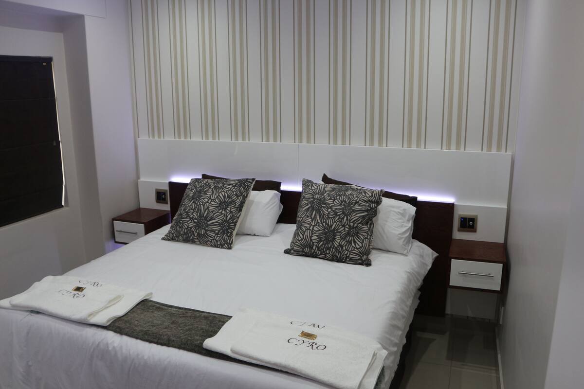 2 bedrooms, premium bedding, desk, blackout drapes